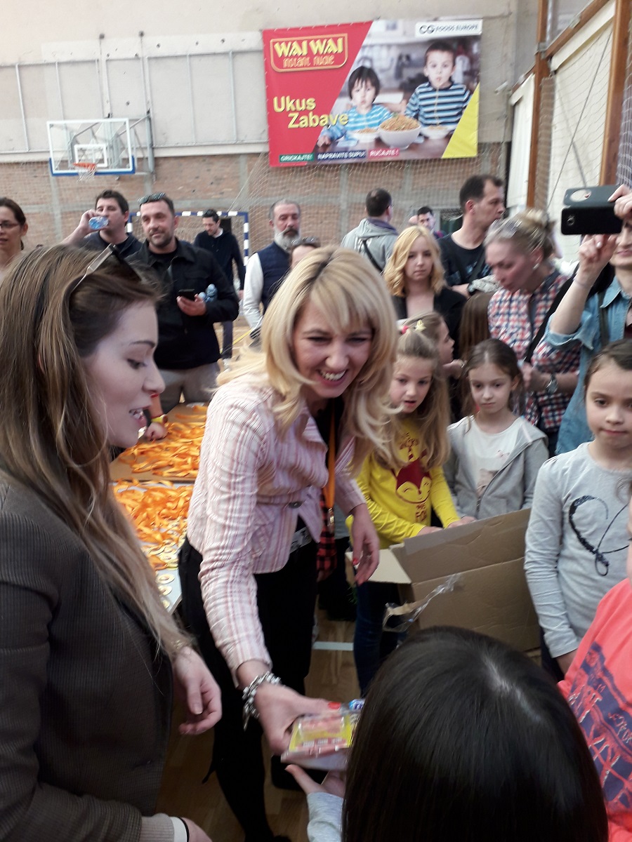 turnir u šahu u organizaciji Bel Medic-a pozdravljanje sa decom